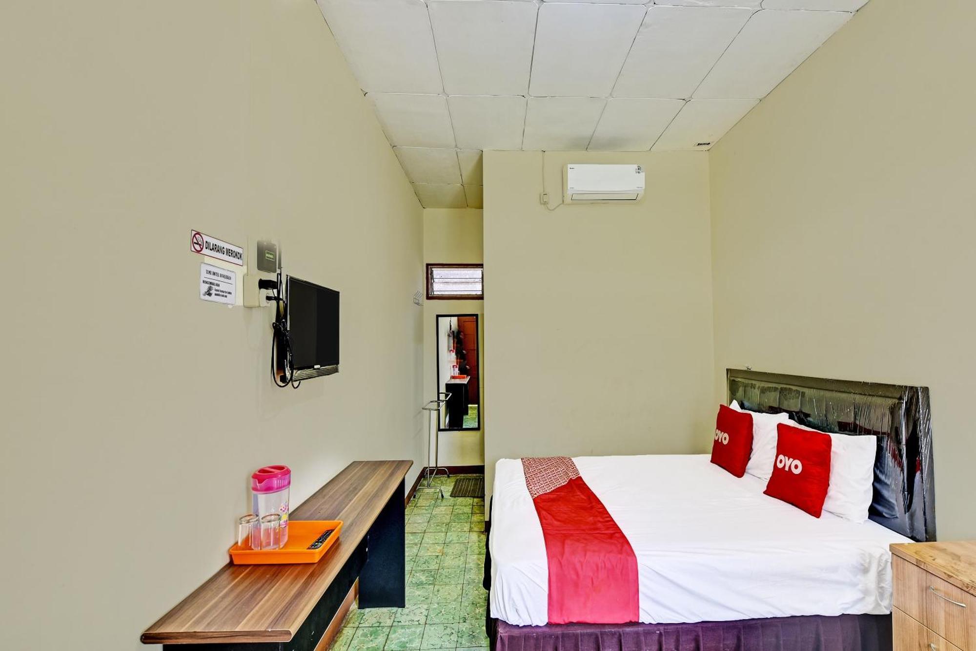 Oyo 90443 Hotel New Kartika In Cilopadang ภายนอก รูปภาพ