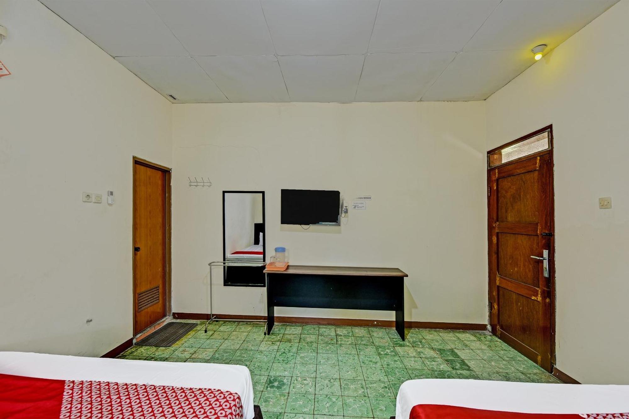 Oyo 90443 Hotel New Kartika In Cilopadang ภายนอก รูปภาพ